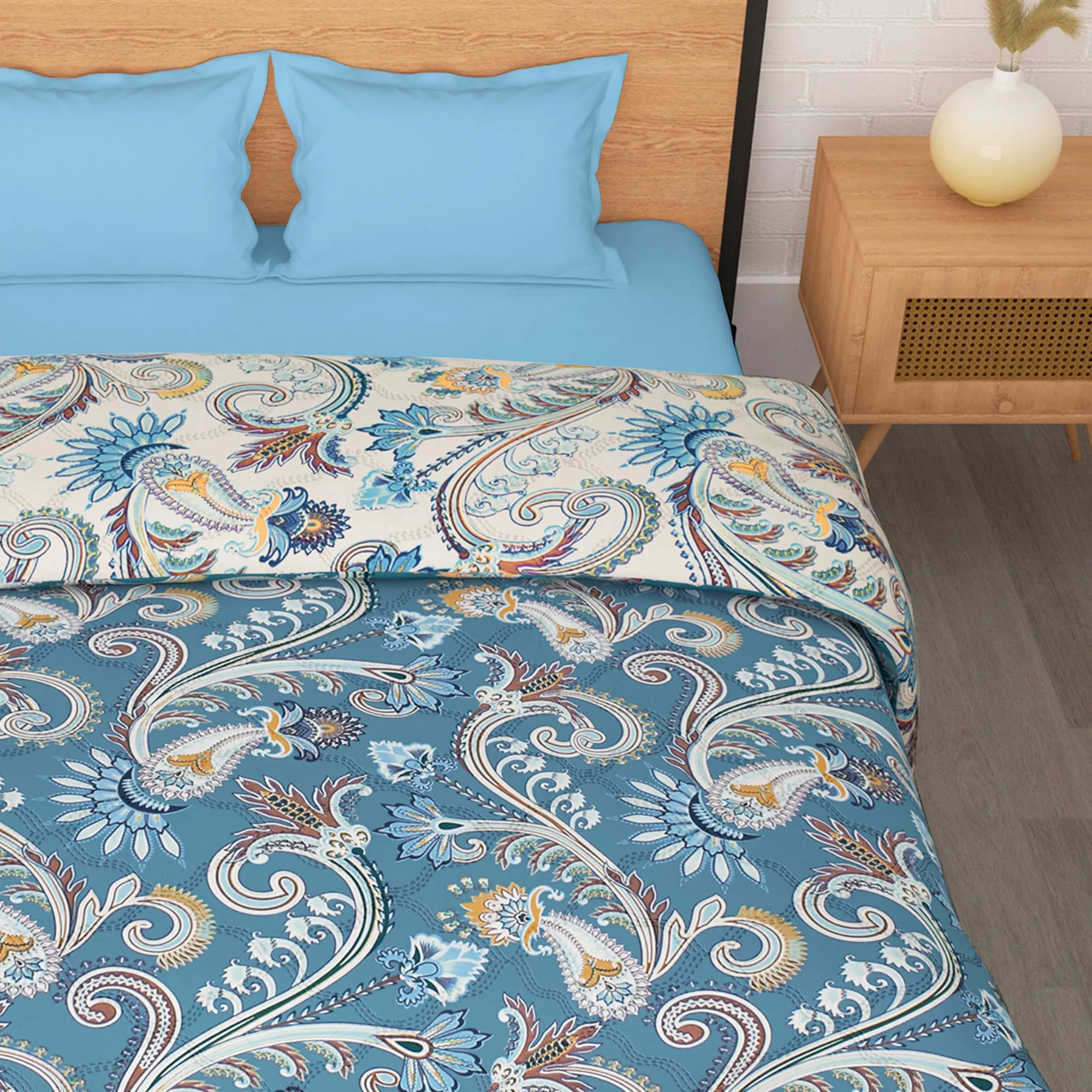 180 GSM Blue Floral Microfiber Fusion Reversible Double / Single Comforter