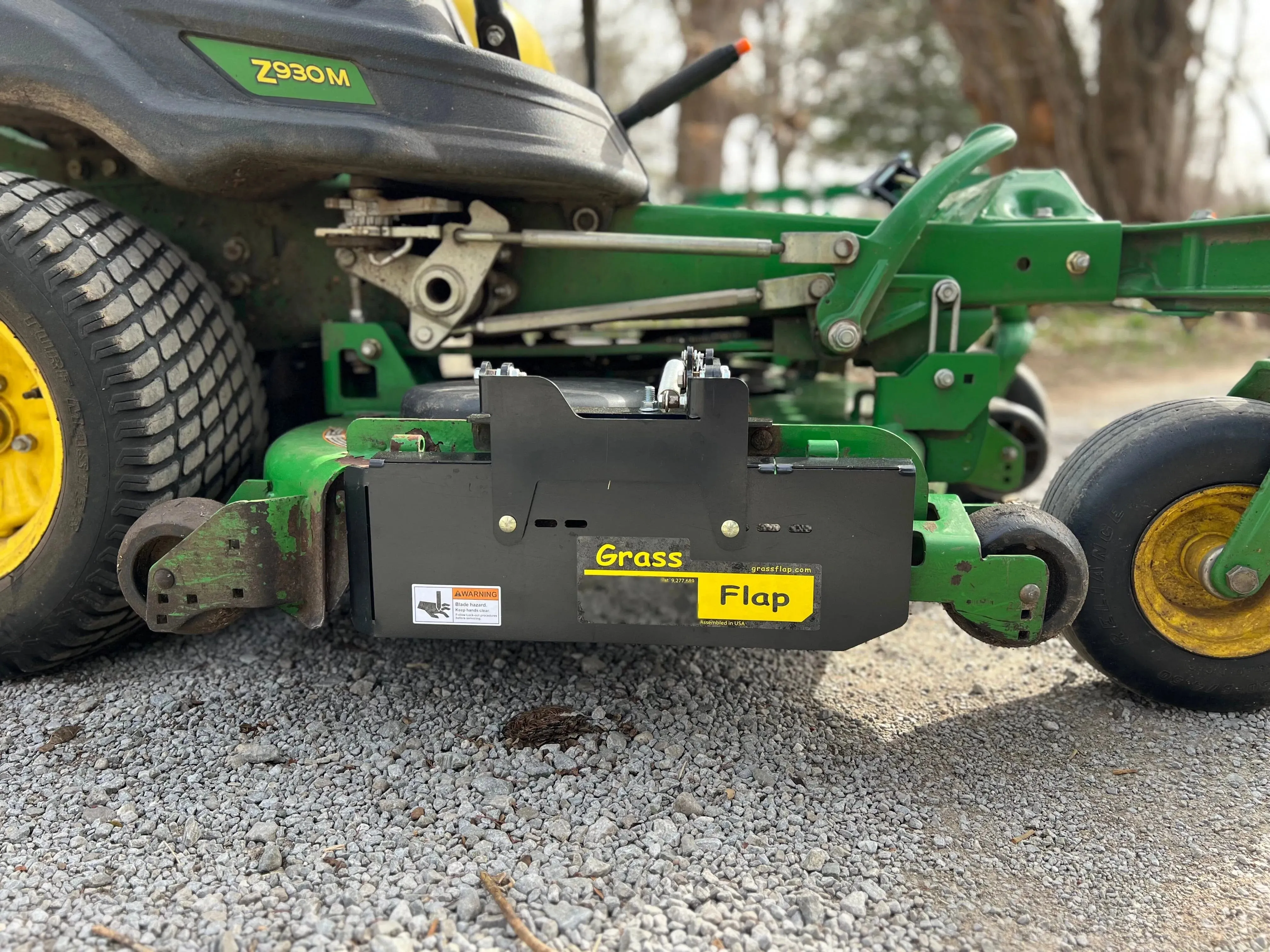 44JM50-5-A2 GrassFlap™ brand chute blockerDirect Bolt with Steel Blocker Plate and SE Pedal Includes John Deere No-Drill Mount for 7-iron Deck