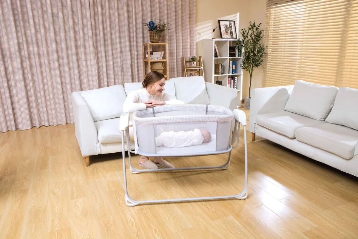 Mastela Deluxe 4 in 1 Bassinet- White