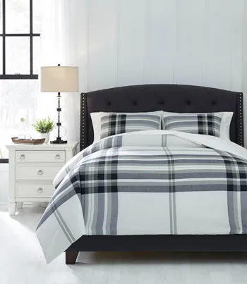 Stayner Signature Design by Ashley Comforter Set Queen